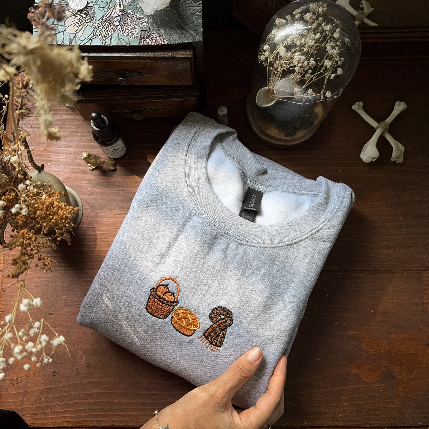 Apple Orchard embroidered Sweatshirt